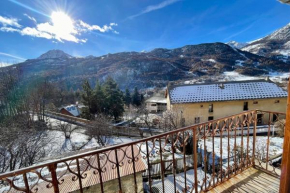 Spacious apartment in village house La Salle Les Alpes